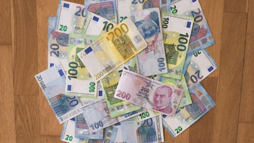10 and 5 euro banknotes