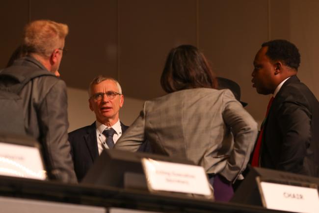 David Cooper, CBD Acting Executive Secretary, consults with the CBD Secretariat