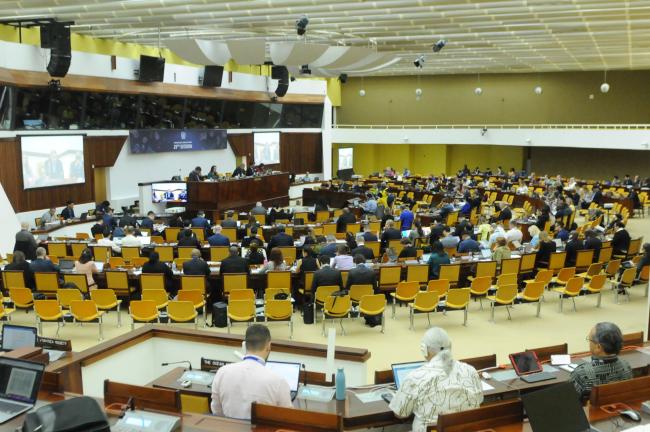 Delegates discuss the protecion and preservation of the marine environment