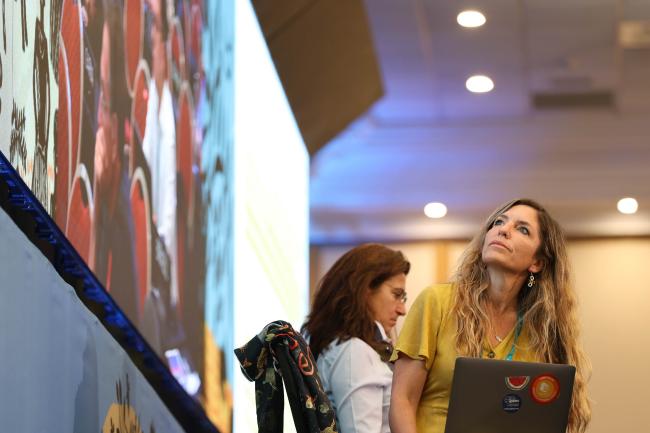 IPBES Experts follow the text on screen as discussions continue in the working group