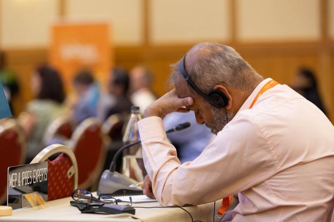 Delegates struggle through the text as negotiations go significantly over time